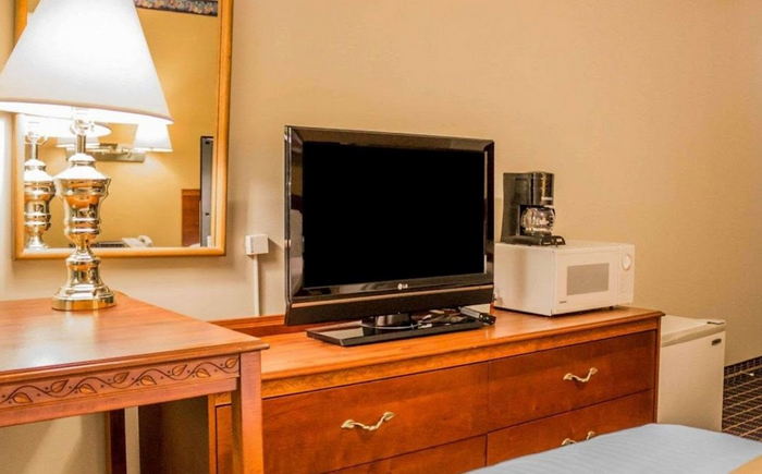 Rodeway Inn (Big Yank Motel & Restaurant) - From Web Listing (newer photo)